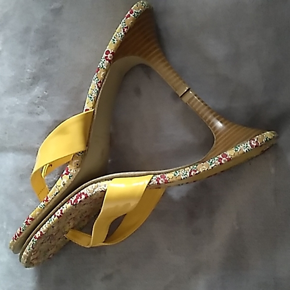 Rampage Heeled Flipflop Sandles - Picture 3 of 10